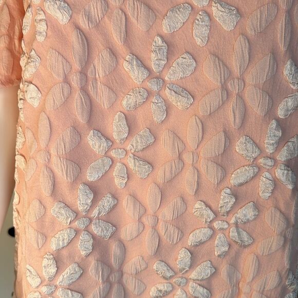 Textured Floral Print Peach Blouse - Picture 6 of 8
